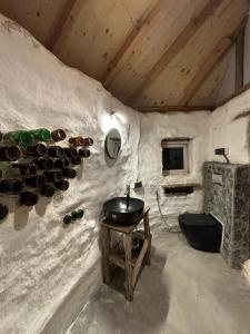 Jankis Commune - An Earthen Stay Amidst Old Manali