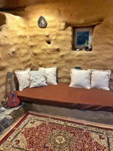 Jankis Commune - An Earthen Stay Amidst Old Manali