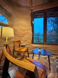 Jankis Commune - An Earthen Stay Amidst Old Manali