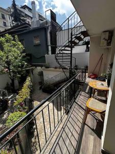 Spacious Villa Apartment in a Trendy Neighborhood