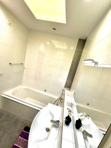 Pendergardens huge apartment