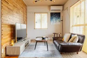 wood and blue - Chigasaki