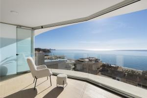 Stunning Seaside Apartment in Carvajal Beach