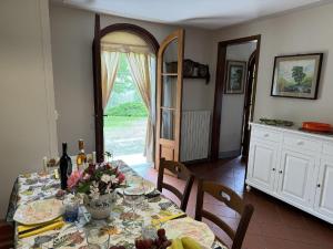 Longoio Garden Cottage Charm