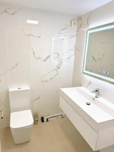Duplex Penthouse 2 Living Rooms 3 Double Bedroom 4 Beds 4 Terraces Outstanding Sea & Mountain views