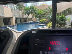 Mi Casa - Cozy Studio with FREE access to Fitness Centre, swimming pool and stunning City View located near the CBD of Ortigas, Makati, BGC