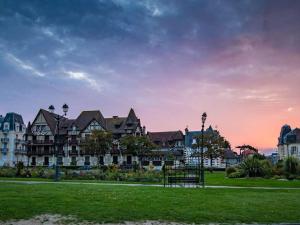 Appartement 2 chambres avec balcons et parking à Cabourg - FR-1-788-36