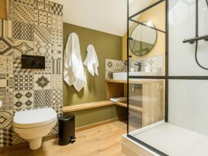 Maisons de vacances Longere moderne avec spa, billard, babyfoot, salle de sport, hammam, et Wi-Fi - FR-1-306-1288 : photos des chambres