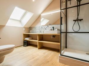 Maisons de vacances Longere moderne avec spa, billard, babyfoot, salle de sport, hammam, et Wi-Fi - FR-1-306-1288 : photos des chambres