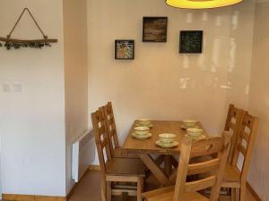 App. skis aux pieds avec piscine, balcon et WiFi - FR-1-322-646