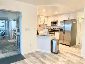 Rubys Lake Retreat - Heated Pool, Tiki Hut & Lake Views