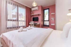 Riverside 2-Bedroom Apartment