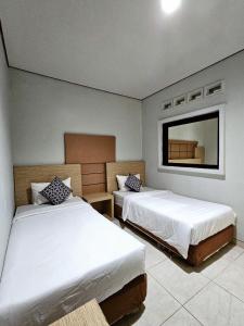 Phòng Gia đình Nhìn ra Vườn (Family Room with Garden View)