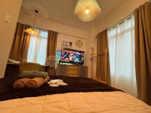 Budget Friendly Staycation walking distance to Venice Mall with Netflix and Wifi