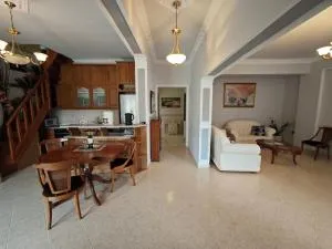 Efi's House - Varnávas