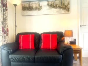 2 Bed Lodge - Sleeps 4 - Pets - Pool - Garden