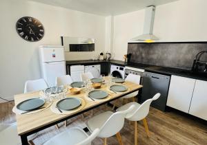 Maisons de vacances Maison de ville avec jardin : photos des chambres