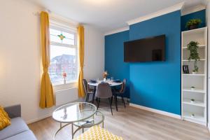 Open Mind Property - 4 Beds & Free Parking