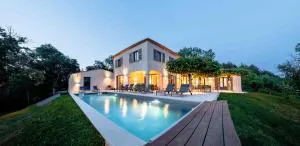 Le mas du roulier, villa provençale chic, 320m2 au calme avec vue 180 sur puy de Dôme - Palladuc