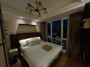 Contemporary Studio Unit at Abreeza T1 with Paid Parking