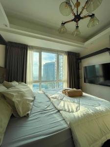 Contemporary Studio Unit at Abreeza T1 with Paid Parking