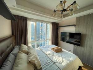 Contemporary Studio Unit at Abreeza T1 with Paid Parking