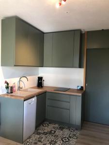 T2 Rez-de-chaussée terrasse et table extérieure - Ubytování bez kategorie ve městě Enchastrayes