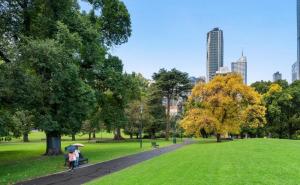 Breathtaking Views at Spacious Apartment in Melbourne CBD with Gym