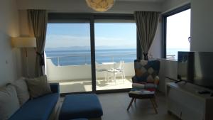 Endless Blue - Rafina Seaview Apartment