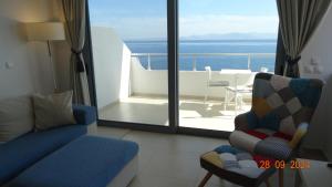 Endless Blue - Rafina Seaview Apartment