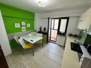 NEW Green Apartment 64 with private parking