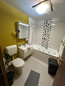 NEW Green Apartment 64 with private parking