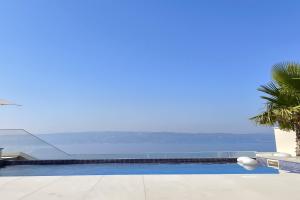 New! Luxury Boutique Villa Fay, heated Pool, Jacuzzi, Seaview near Split and Omis