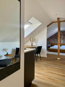 Dachgeschoss-Studio im Kurgebiet Kurpark & Therme fußläufig Messe 6 km