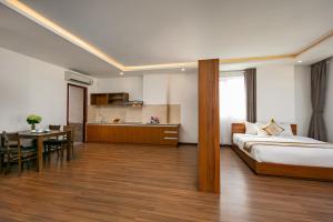 Prague Da Nang Beach Hotel