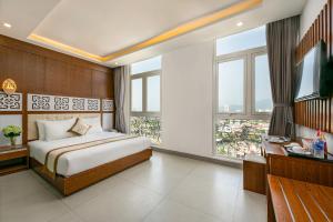 Prague Da Nang Beach Hotel