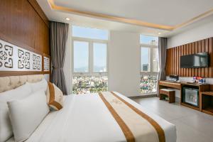 Prague Da Nang Beach Hotel