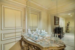 Apartment with Balcony room in FOCH-CHAMPS ELYSEES Suites