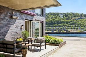 Waterfront fjord view, home office, 2 BR LUX apt