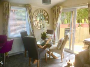 Luxury Orchid Lodge with private Hot Tub