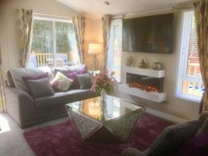 Luxury Orchid Lodge with private Hot Tub