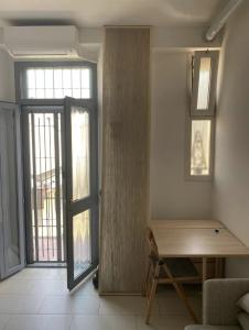 Entire house - Cute and Modern Flat, Very Well Connected to the City Center