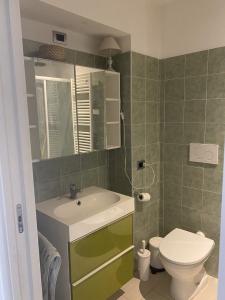 Entire house - Cute and Modern Flat, Very Well Connected to the City Center