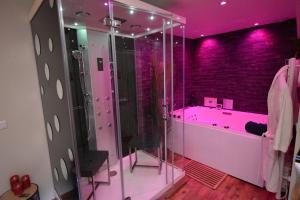 Appartements SPA privatif Love room, Le Hammam et Bulles, chez Nuits Chartraines : photos des chambres