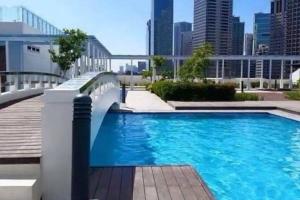 Cozy Makati Condo Getaway with balcony