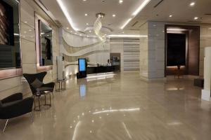 Cozy Makati Condo Getaway with balcony