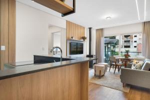 Conforto a 950m da Rua Coberta by Achei Gramado