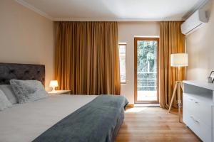 2-Bedroom Flat - Sunny Balcony