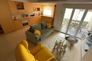 Beachfront apartment with a pool- Parede - Parede