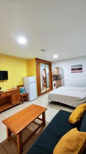 Encantador Estudio con Terraza Privada y Espectaculares Vistas al Mar en Costa del Silencio, Cerca de Los Cristianos